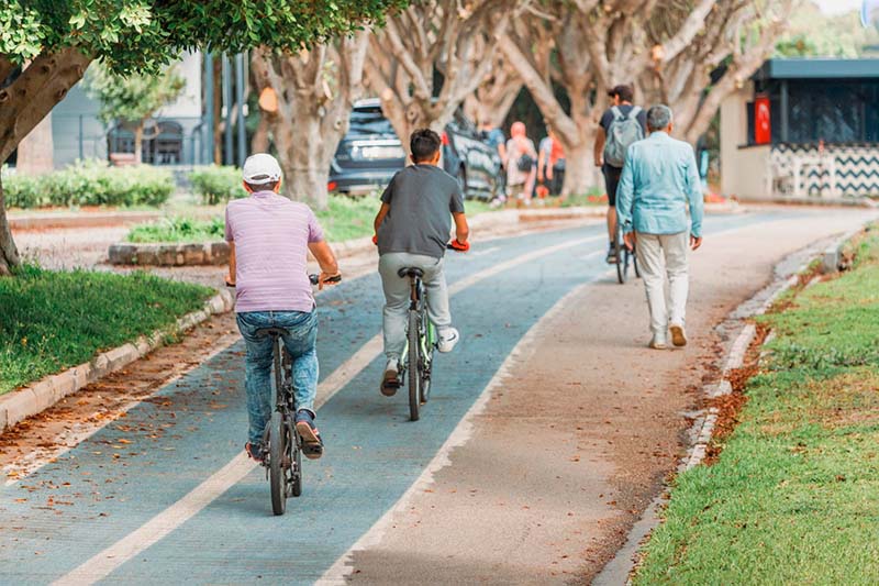 Creación de carriles compartidos por ciclistas y peatones